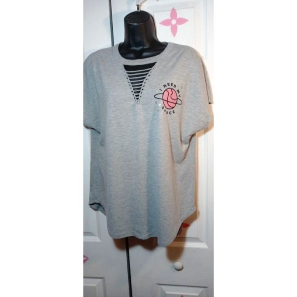 A.W.A.K.E. I NEED MY SPACE GRAY TOP SiZE XL
